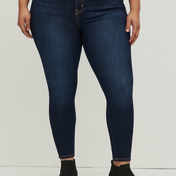 TORRID Bombshell Skinny Premium Dark Wash Jeans 14R - Picture 1 of 4
